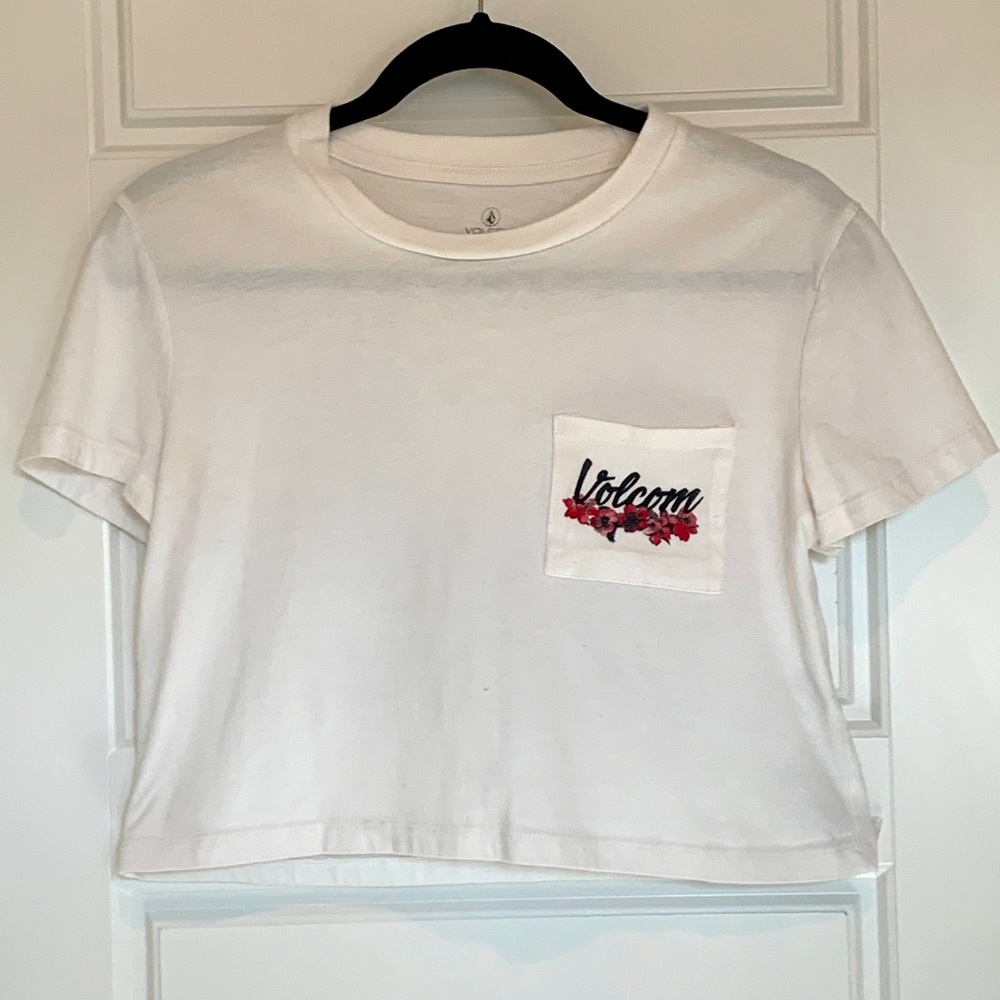 White Cropped Volcom Top with Pocket — ( ! Used ! )